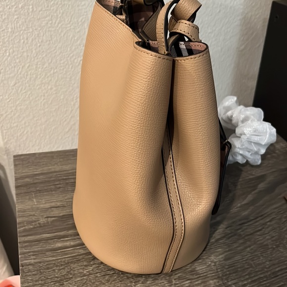 Authentic Burberry bucket bag , sm Lorne Camel - Picture 7 of 10